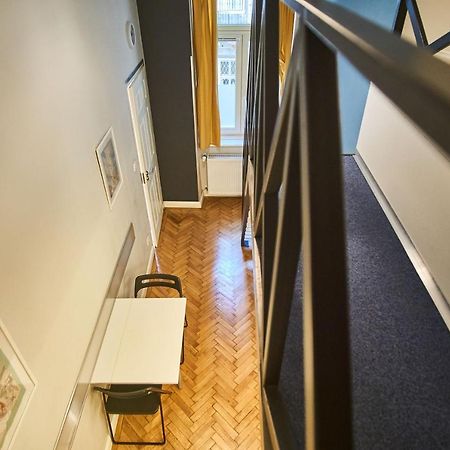 Z40 Apartments - Hostaid Budapest Luaran gambar
